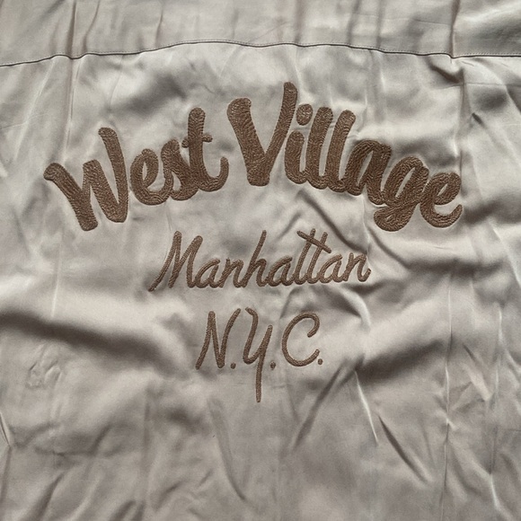 🆕 *NWT* Men’s A&F Silk Button Down - Picture 4 of 4